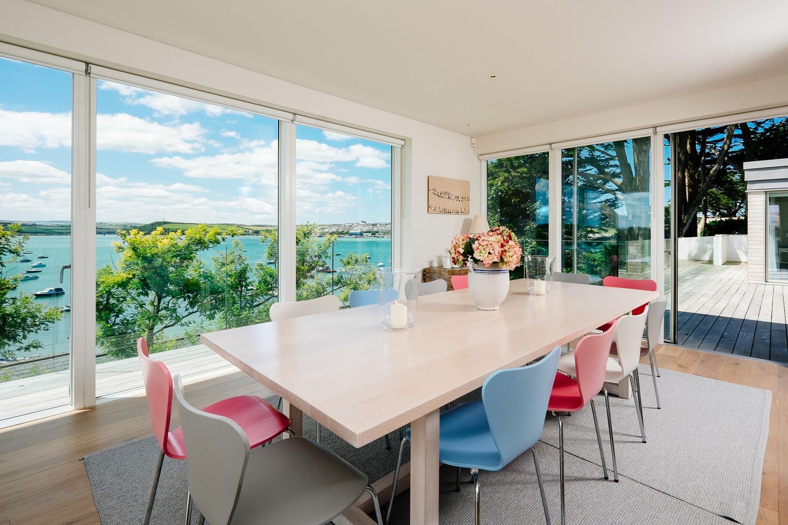 Dining room Perfect Stays Modern dining room