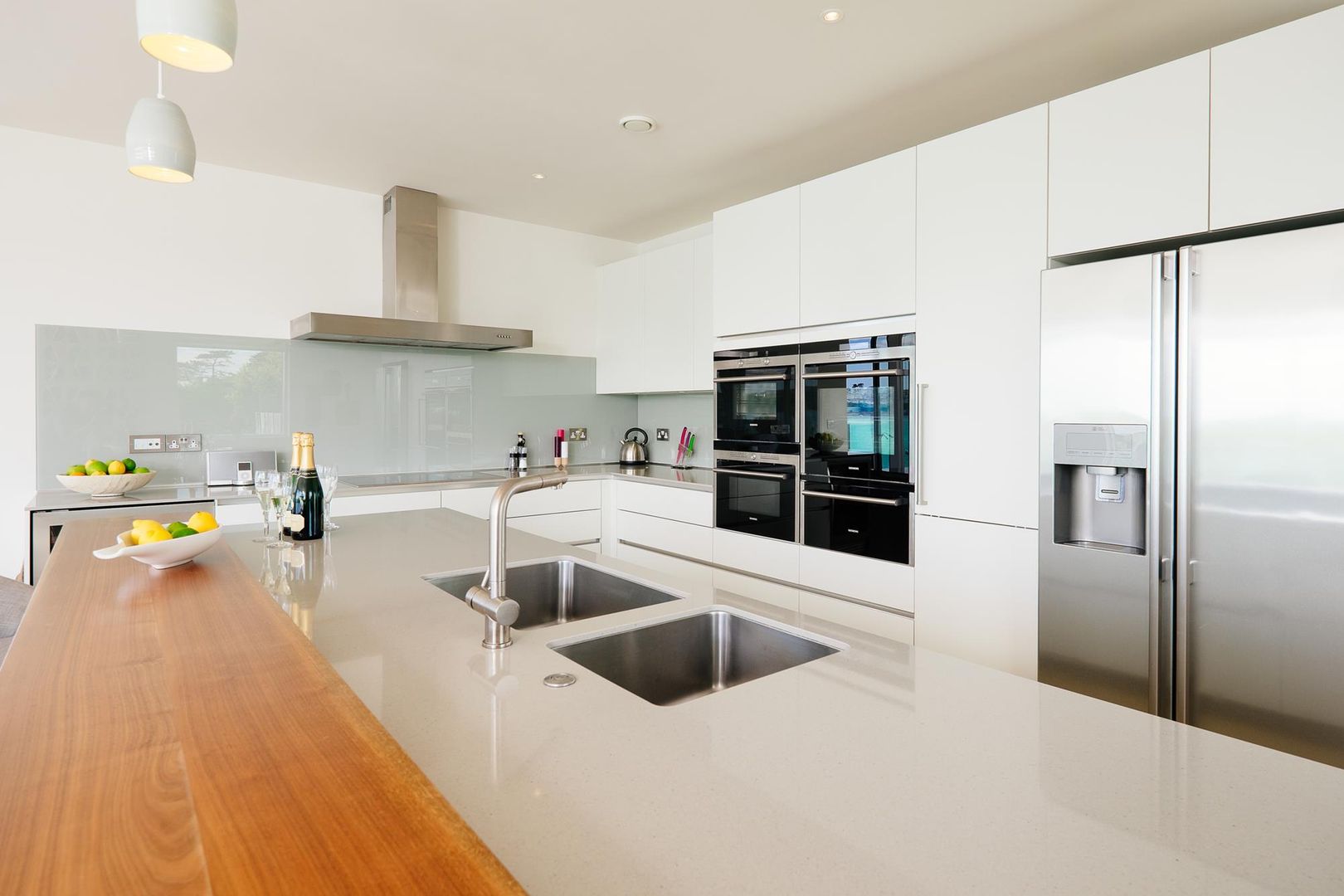 Kitchen Perfect Stays 現代廚房設計點子、靈感&圖片