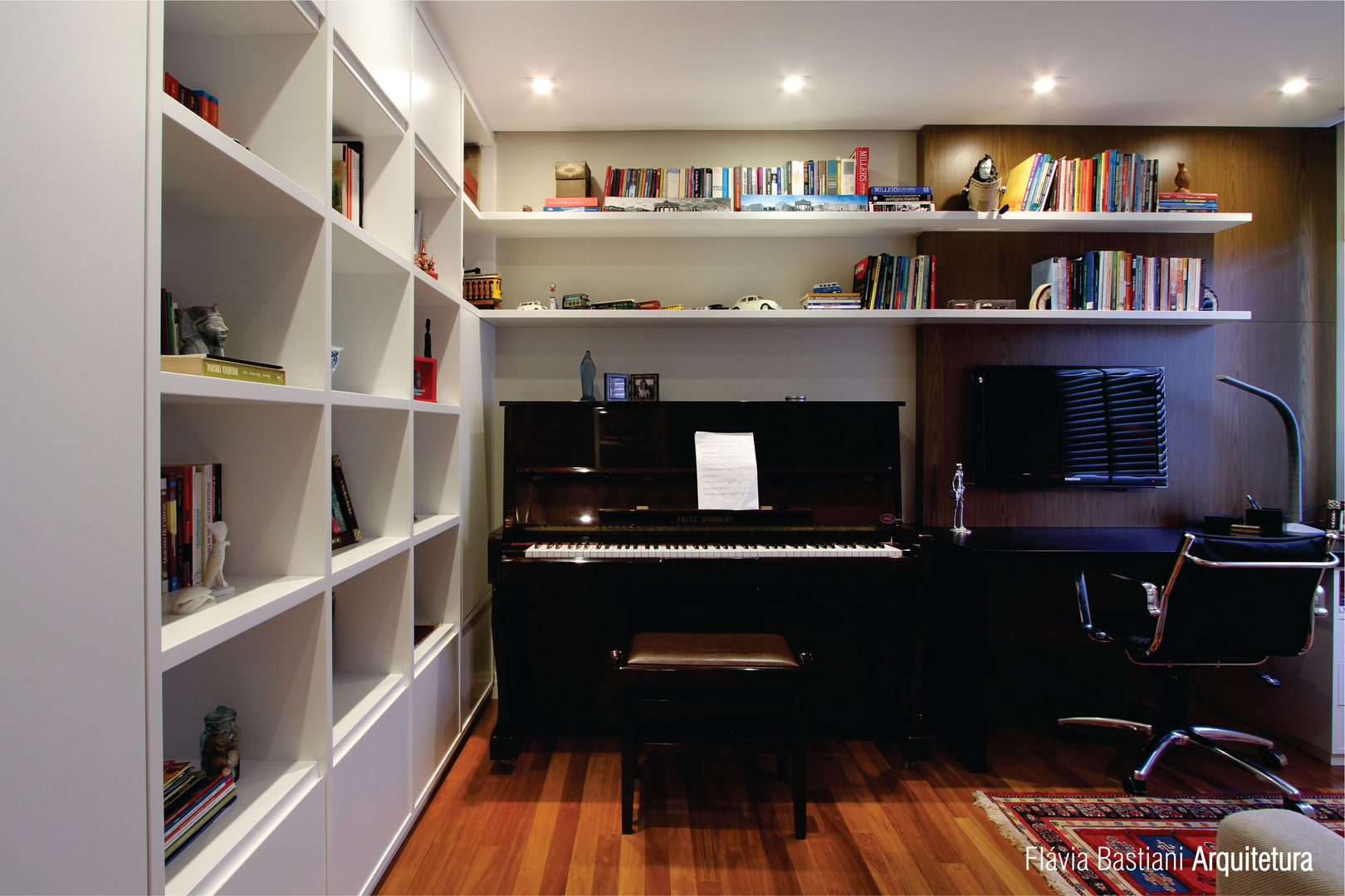 Homeoffice, Flávia Bastiani Arquitetura Flávia Bastiani Arquitetura Ruang Studi/Kantor Klasik Kayu Wood effect Storage