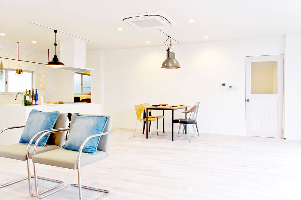 空間を最大限に活かした心地いい空間, 株式会社Standard 株式会社Standard Rustic style living room Solid Wood Multicolored