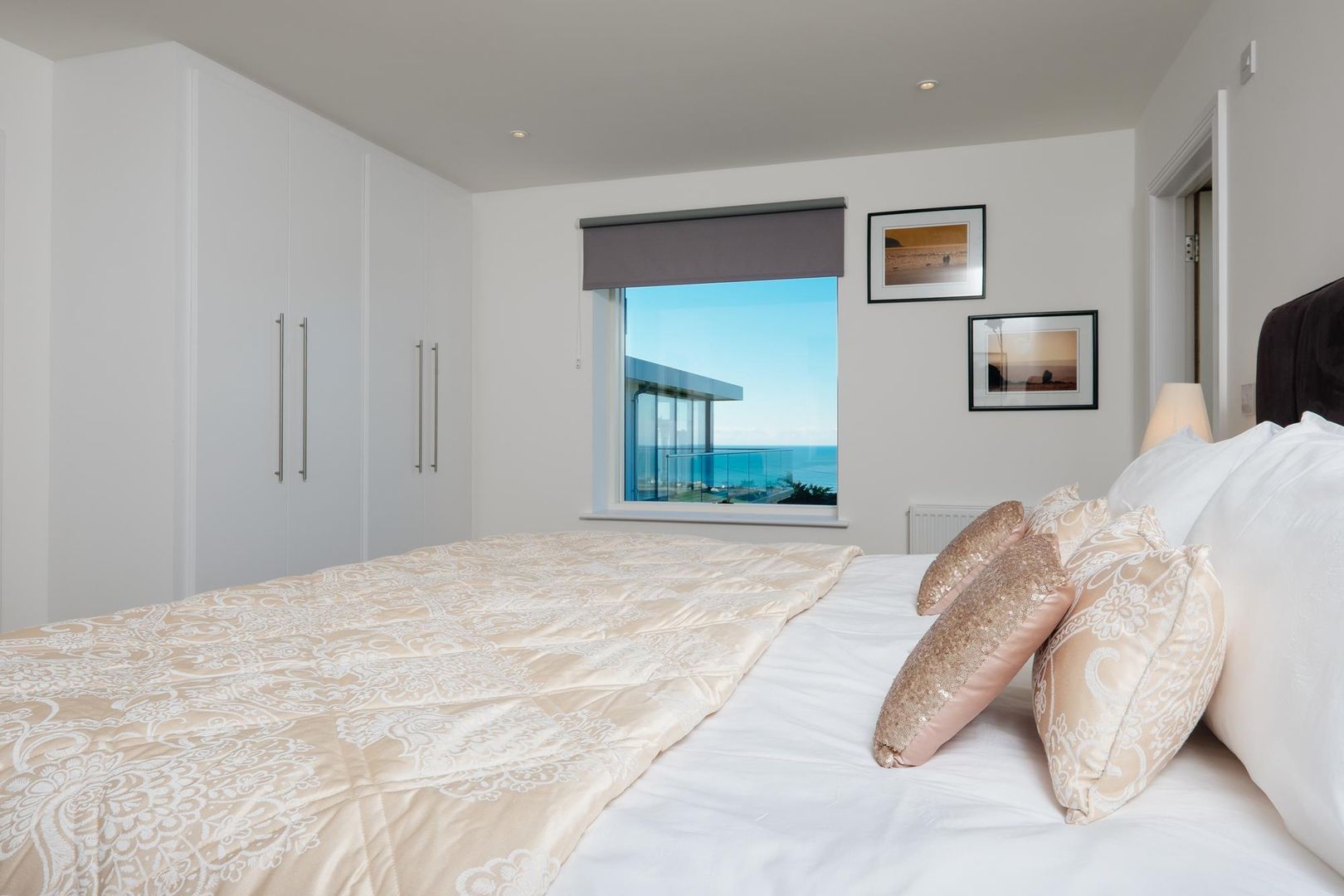 Bedroom Perfect Stays Habitaciones modernas