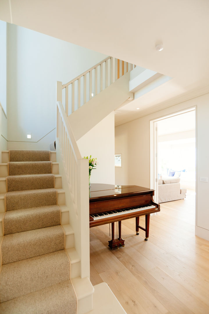 Stairs Perfect Stays Modern corridor, hallway & stairs