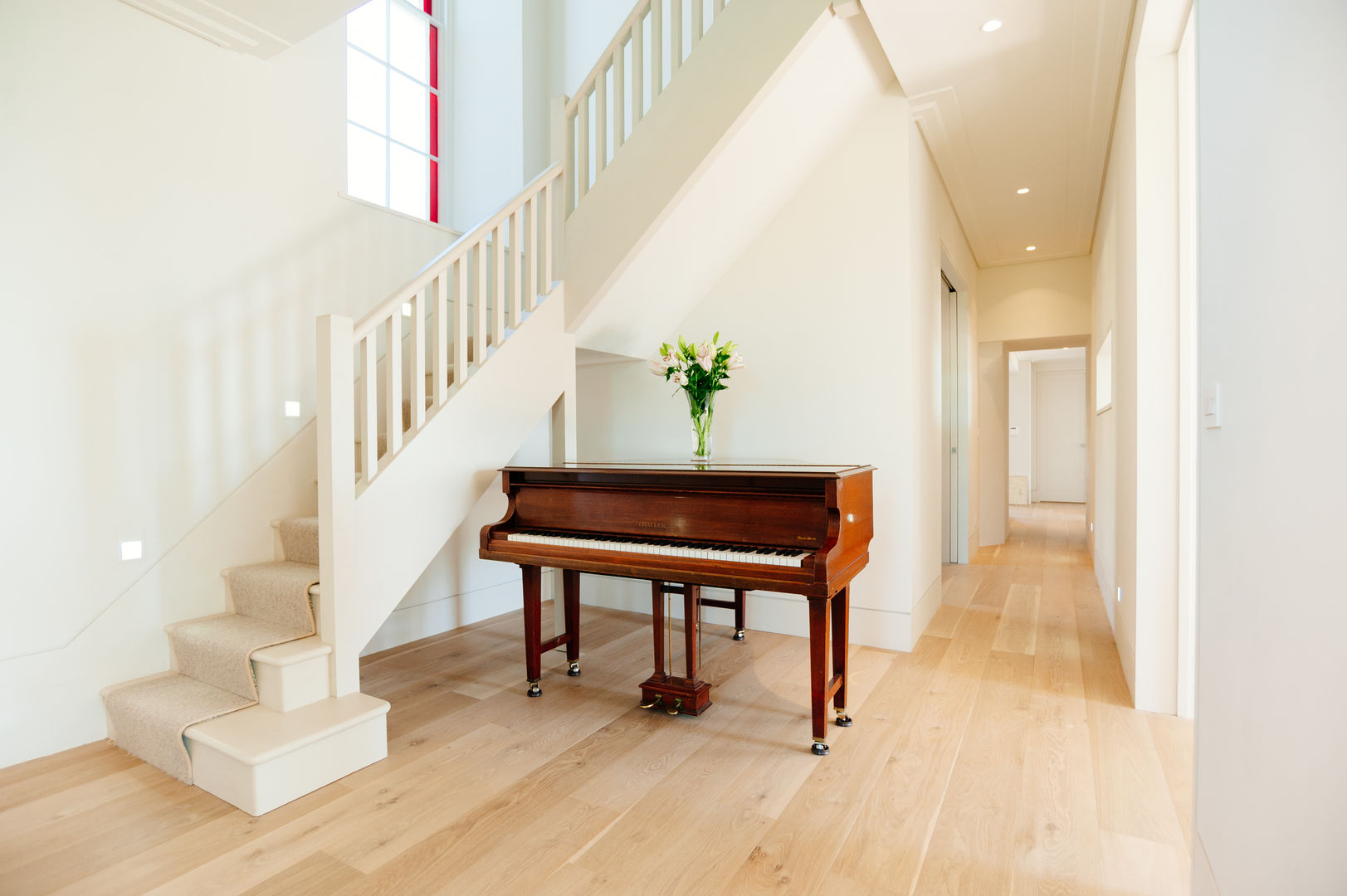 Hallway Perfect Stays Modern Corridor, Hallway and Staircase