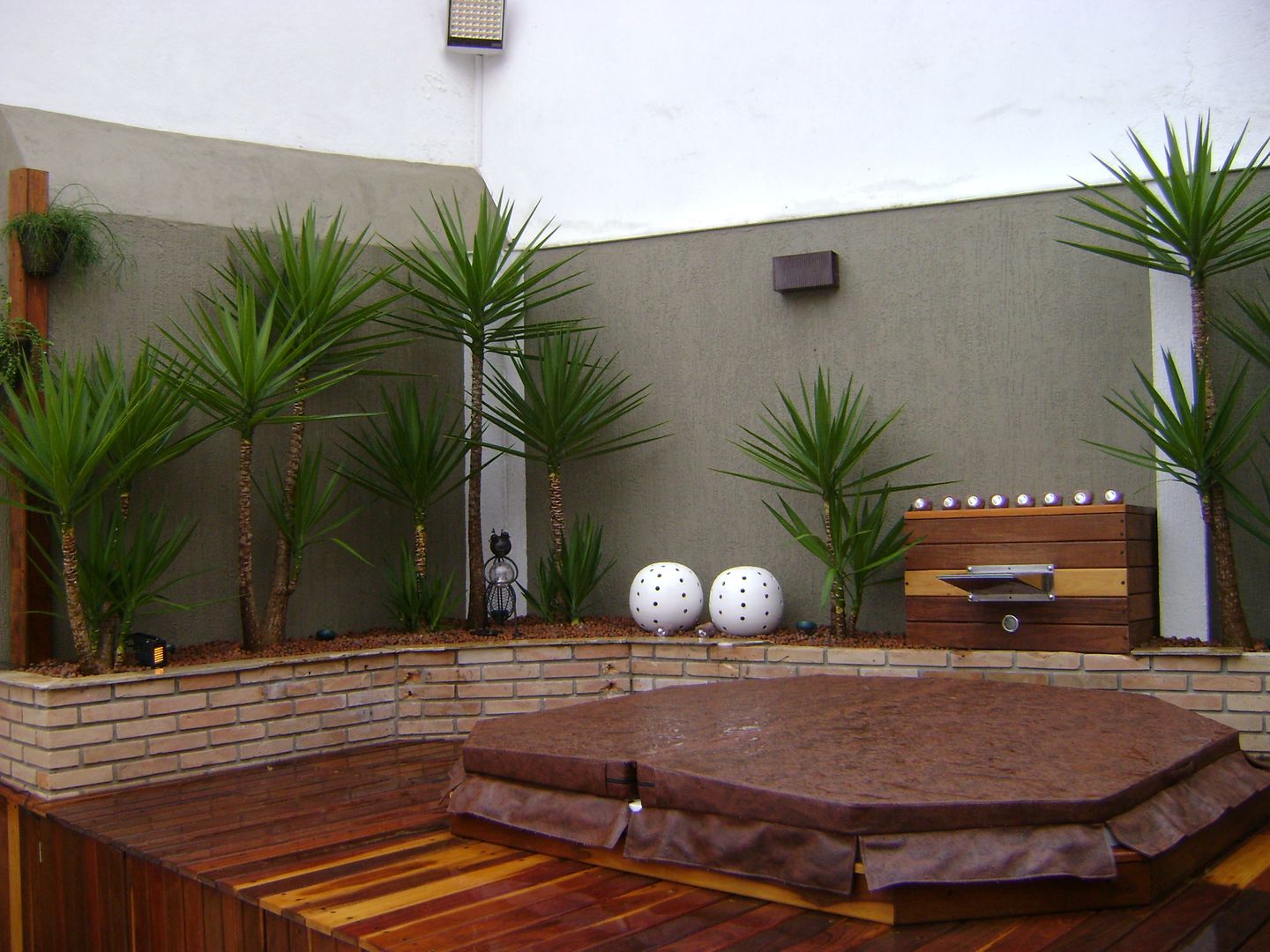 PAISAGISMO: JARDINS BY MC3, MC3 Arquitetura . Paisagismo . Interiores MC3 Arquitetura . Paisagismo . Interiores Rustic style garden