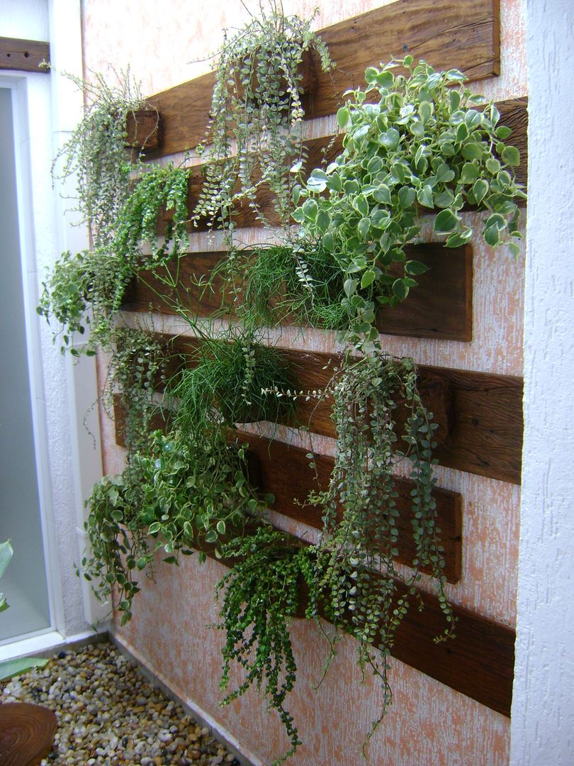 PAISAGISMO: JARDINS VERTICAIS BY MC3, MC3 Arquitetura . Paisagismo . Interiores MC3 Arquitetura . Paisagismo . Interiores Rustic style garden