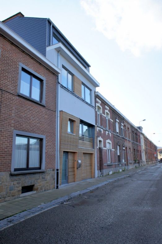 Rénovation d'une habitation à Namur, Bureau d'Architectes Desmedt Purnelle Bureau d'Architectes Desmedt Purnelle Modern Evler Ahşap Ahşap rengi