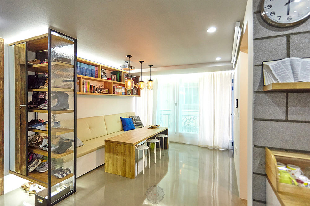 homify Phòng ăn phong cách công nghiệp Bê tông