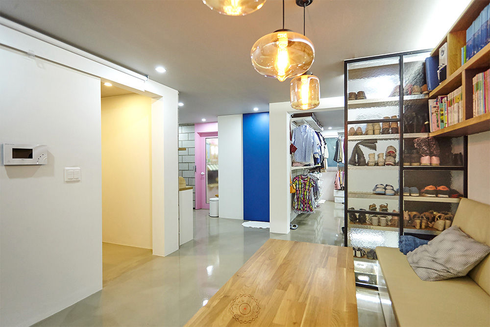 homify Pang-industriya na corridors estilo, Pasilyo & Hagdan