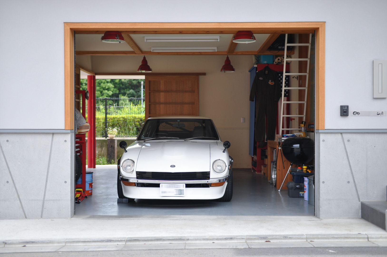 八王子の家, （株）独楽蔵 KOMAGURA （株）独楽蔵 KOMAGURA Garage / Hangar modernes