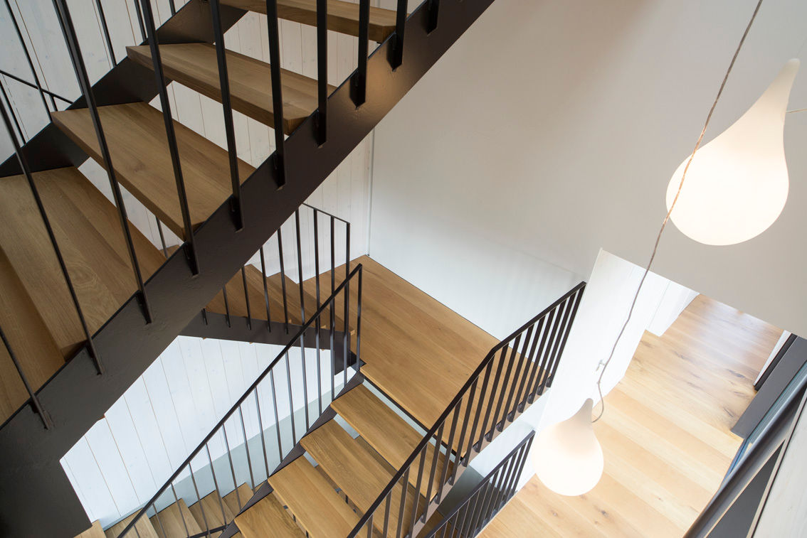 manufaktur haus NUR-HOLZ, Kasper&Neininger GmbH Kasper&Neininger GmbH Eclectic style corridor, hallway & stairs Metal