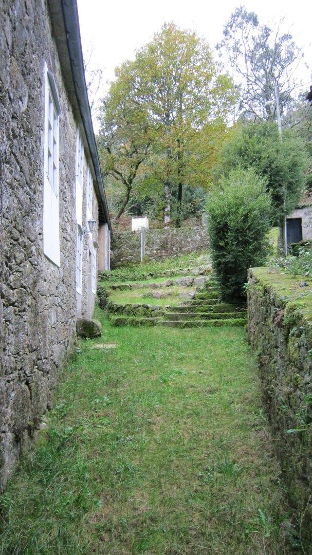 Rehabilitación de vivienda rural tradicional en Negreira - Brión, Ezcurra e Ouzande arquitectura Ezcurra e Ouzande arquitectura Дома в стиле кантри