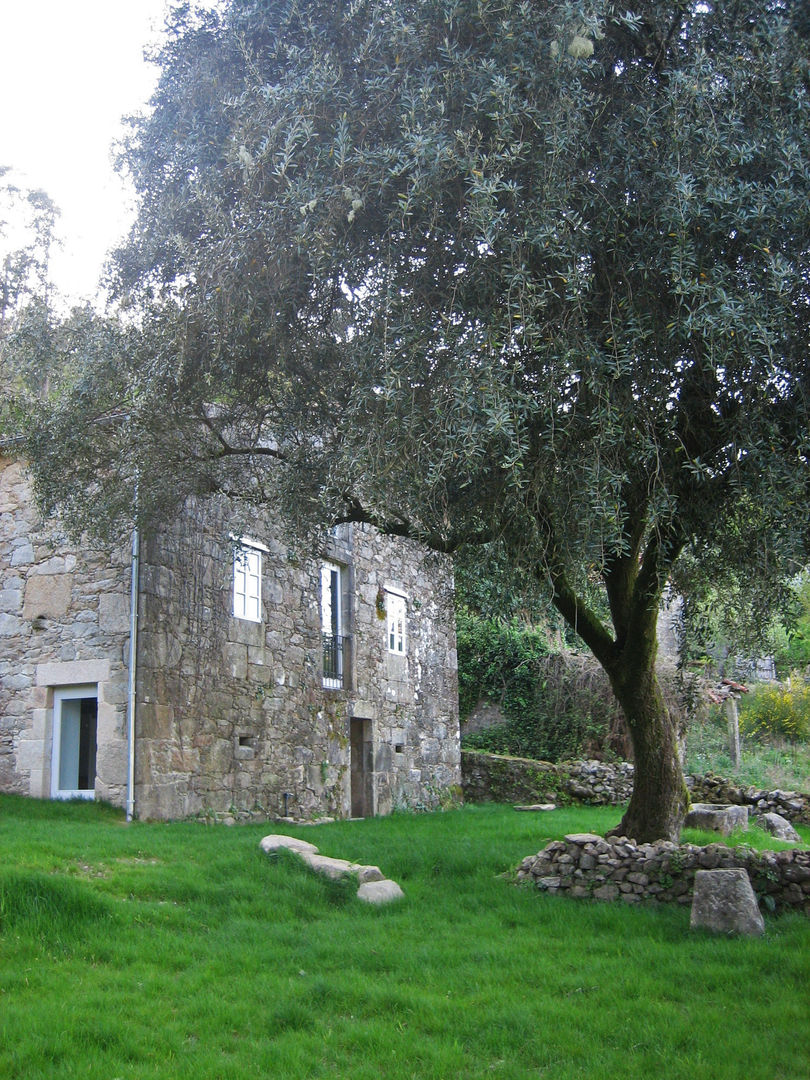 Rehabilitación de vivienda rural tradicional en Negreira - Brión Ezcurra e Ouzande arquitectura Casas de estilo rural