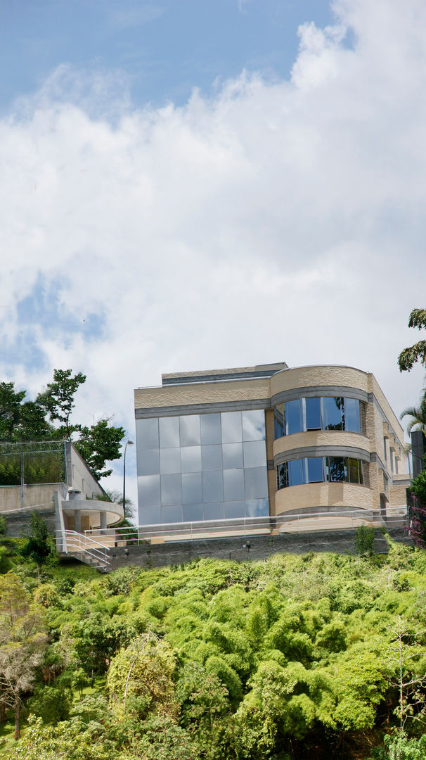 Fachada Sur OMAR SEIJAS, ARQUITECTO Casas modernas