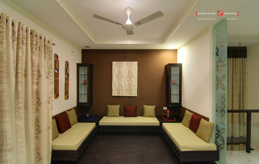 A TRIPLEX VILLA NEAR SUNCITY, HYDERABAD, KREATIVE HOUSE KREATIVE HOUSE Salones de estilo moderno