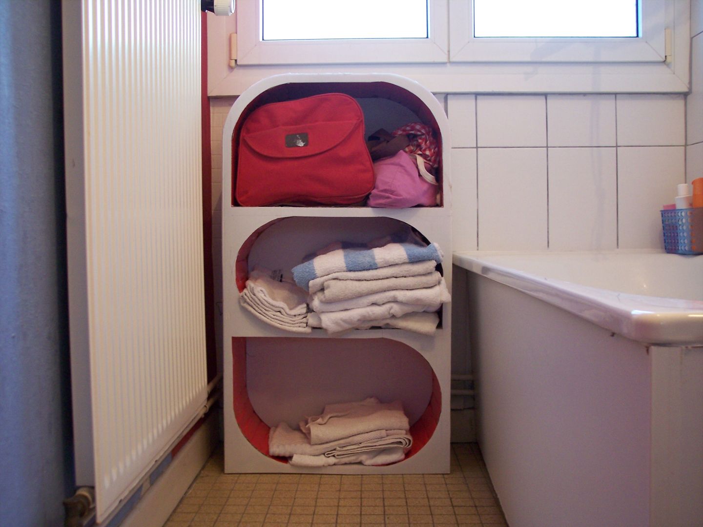 Rangement serviettes , Les cARTons de Sophie Les cARTons de Sophie Modern bathroom Paper Storage