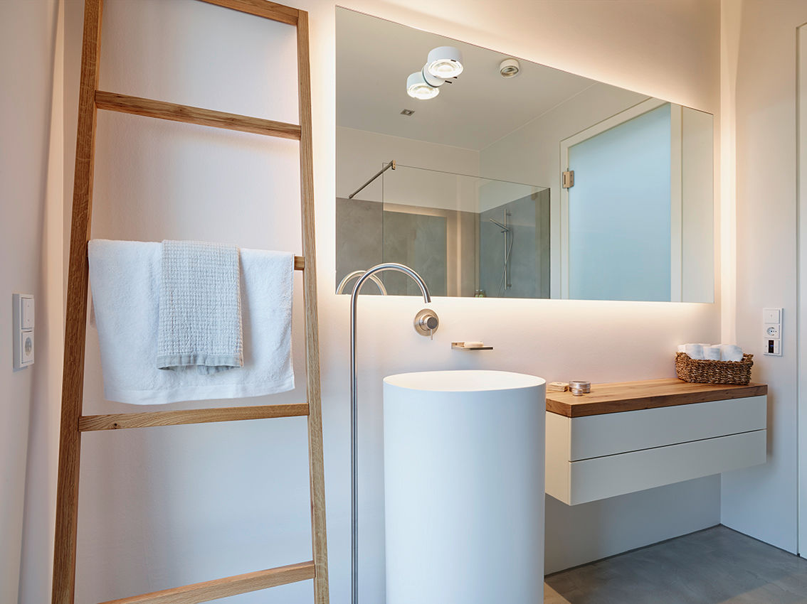 Stylish und gemütlich: ein Penthouse zum Wohlfühlen, HONEYandSPICE innenarchitektur + design HONEYandSPICE innenarchitektur + design Salle de bain moderne