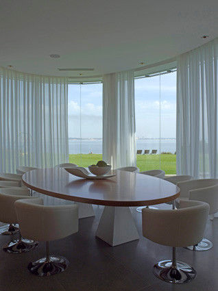 MORADIA TRÓIA, Artica by CSS Artica by CSS Modern dining room