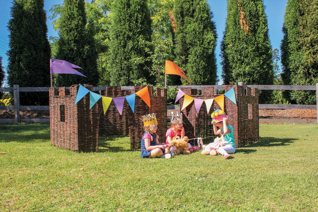 Spielhaus für Kinder, deinSpielgeraet.de GbR deinSpielgeraet.de GbR Classic style garden Wood Wood effect Swings & play sets