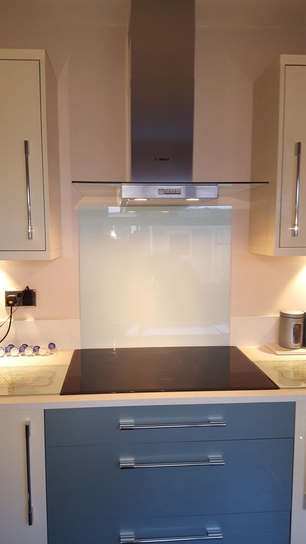 Blue & Cream Gloss Kitchen, Aberdare, South Wales, Hitchings & Thomas Ltd Hitchings & Thomas Ltd Cozinhas modernas