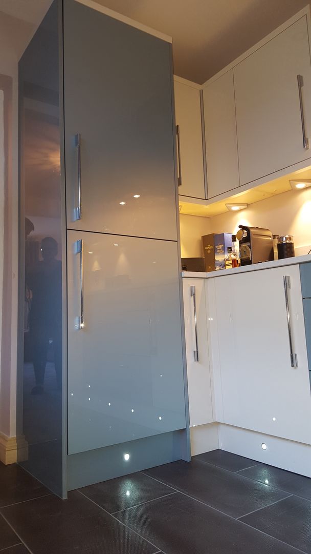 Blue & Cream Gloss Kitchen, Aberdare, South Wales, Hitchings & Thomas Ltd Hitchings & Thomas Ltd Кухня