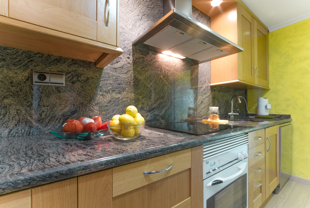 Home Staging en piso amueblado, Marca de Casa Marca de Casa Kitchen Granite