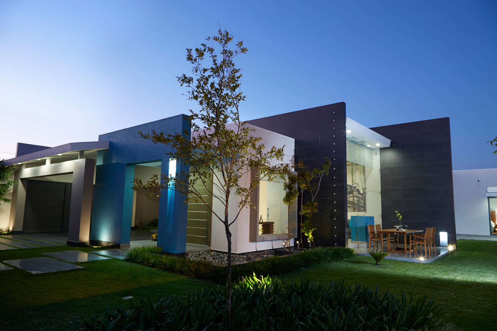 fachada exterior arketipo-taller de arquitectura Casas de estilo minimalista