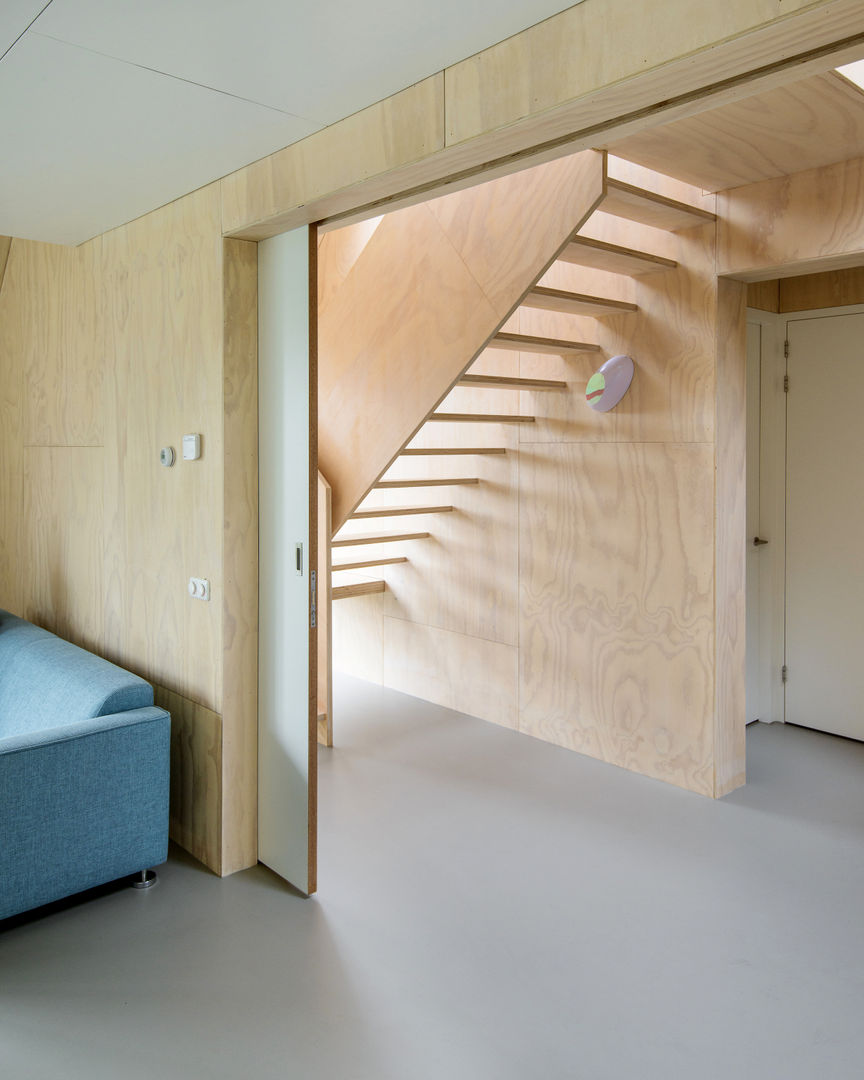 Zomerhuis Midlaren, Kwint architecten Kwint architecten Minimalist corridor, hallway & stairs