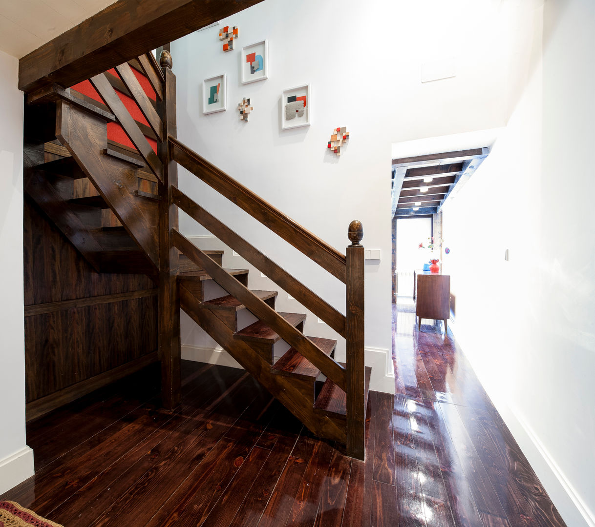 THE SIBARIST MAD LOFT , The Sibarist Property & Homes The Sibarist Property & Homes Modern corridor, hallway & stairs