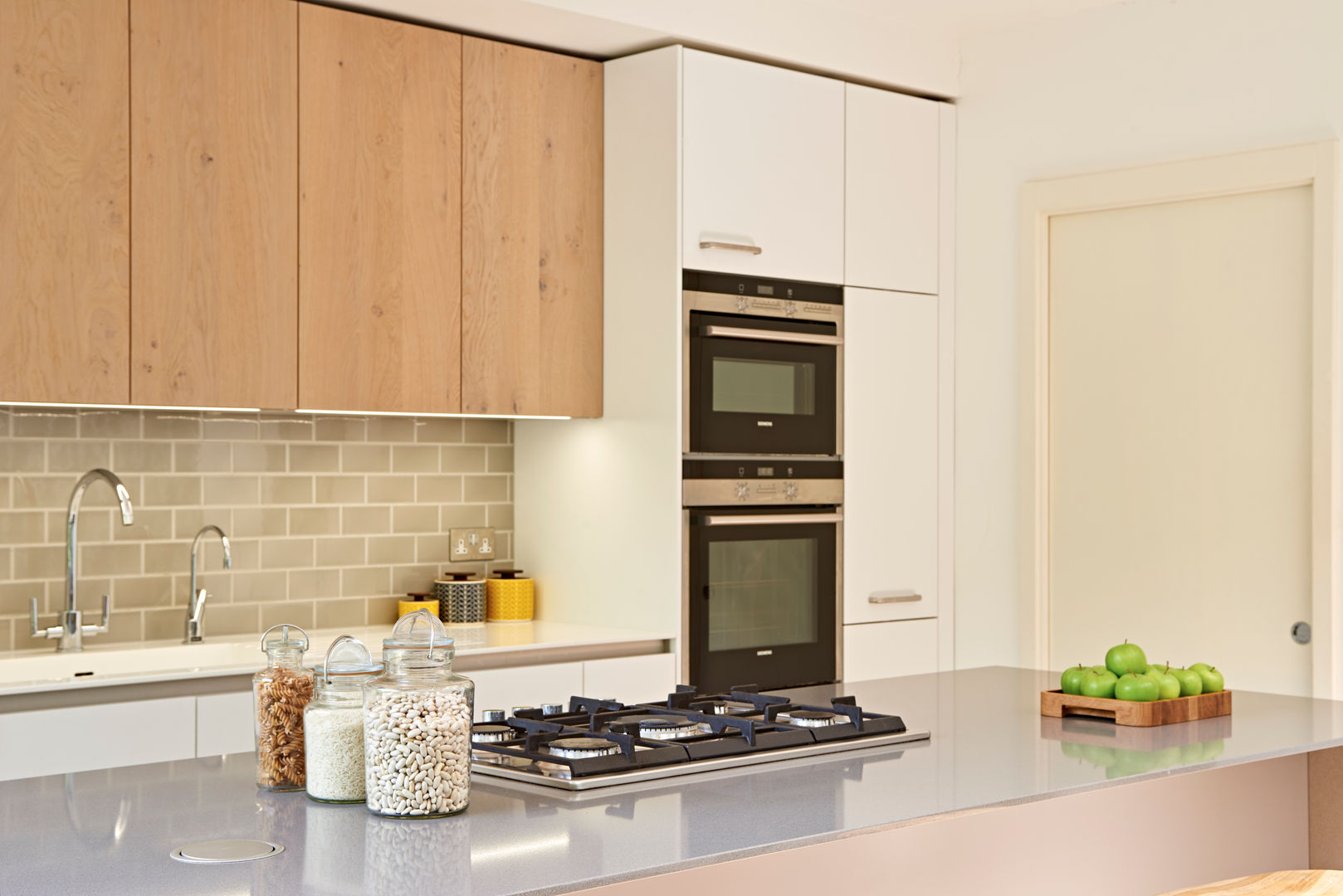Schuller Kitchen & island Holloways of Ludlow Bespoke Kitchens & Cabinetry Modern style kitchen Wood Wood effect