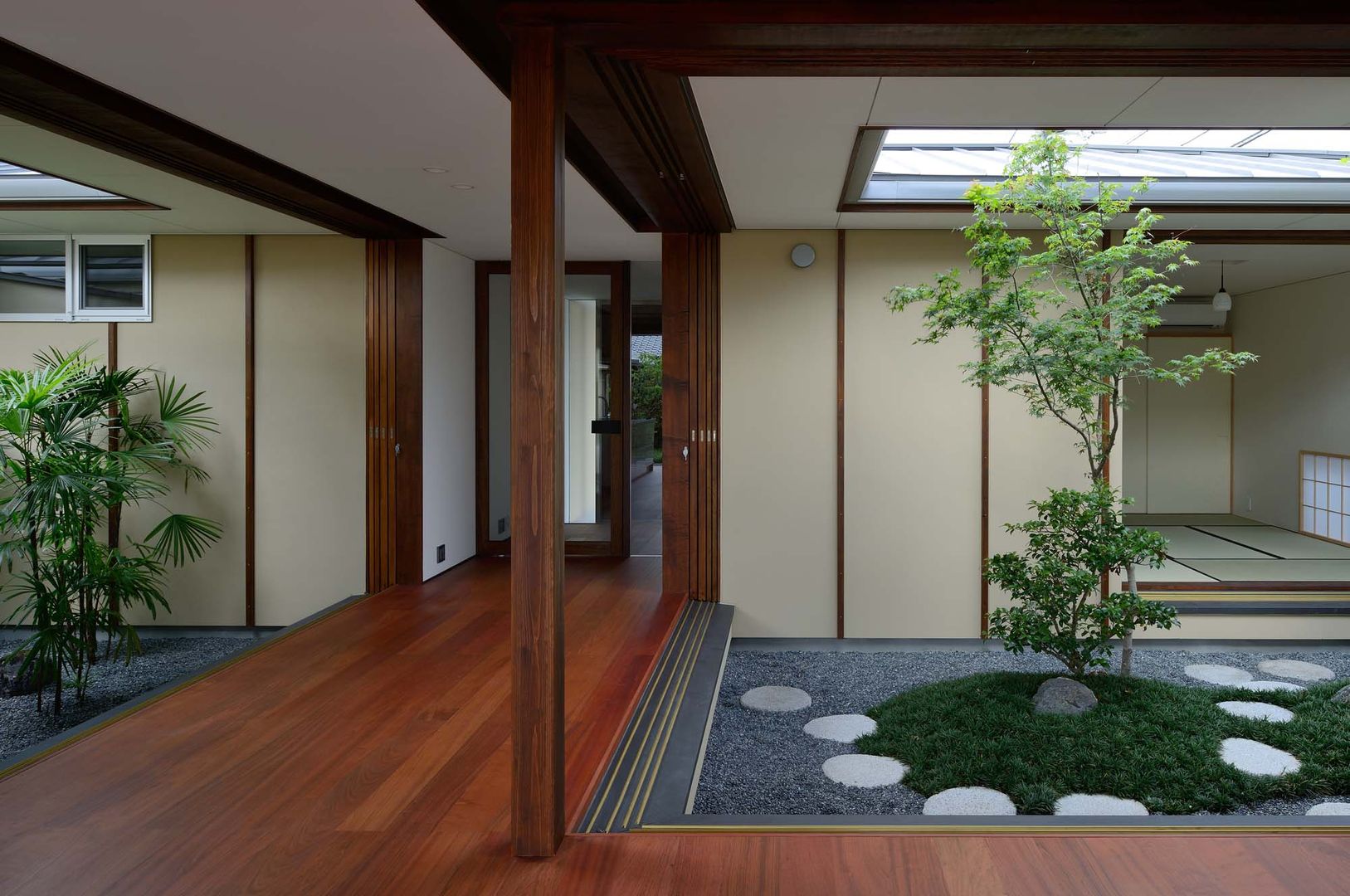 ＦＵＲＵＫＡＷＡ Ｈｏｕｓｅ, 澤村昌彦建築設計事務所 澤村昌彦建築設計事務所 Asian style corridor, hallway & stairs