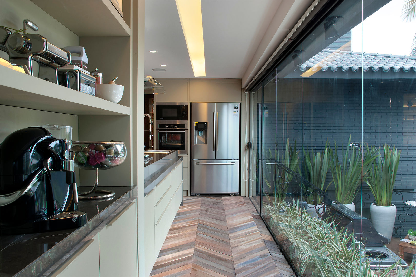 QG do Chef - Casa Cor 2014 , Sandro Jasnievez Arquitetura Sandro Jasnievez Arquitetura 現代廚房設計點子、靈感&圖片