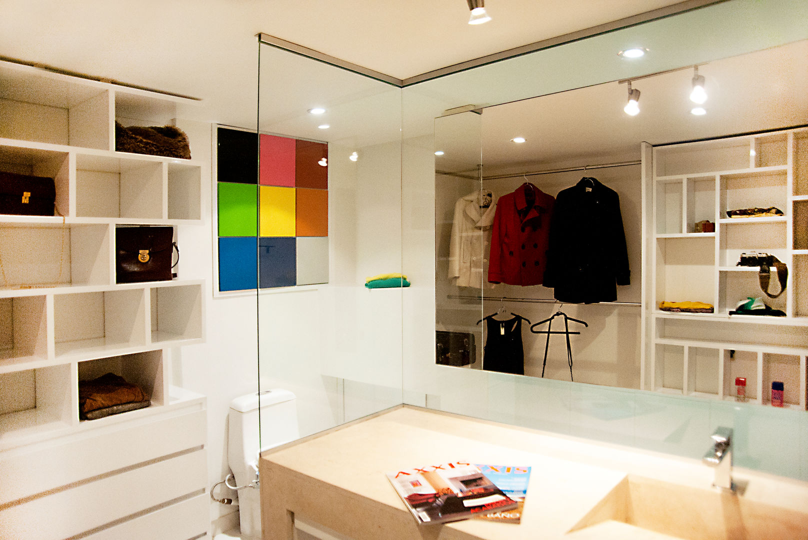 Walk In Closet, Redesign Studio Redesign Studio Modern style bathrooms
