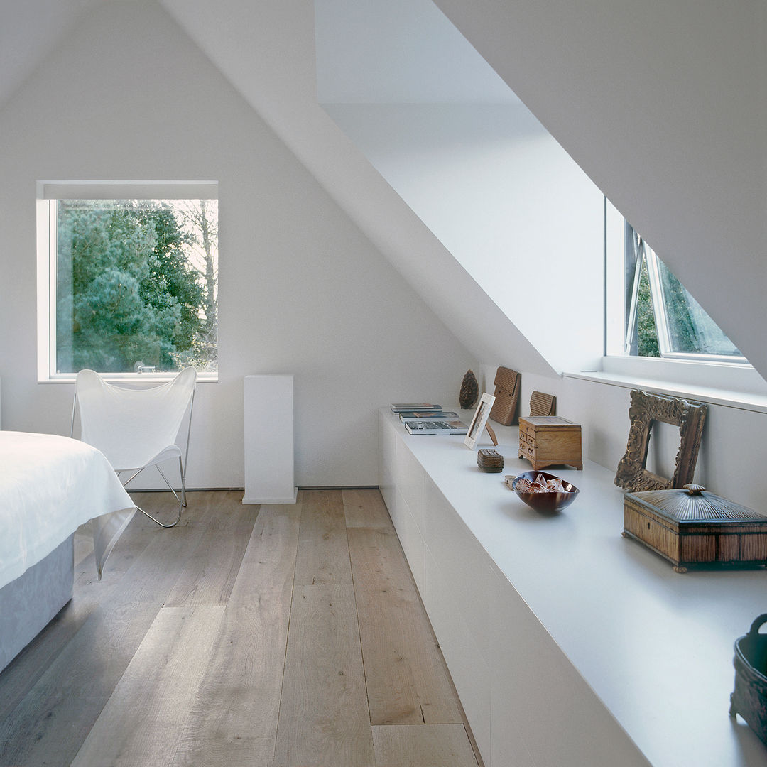 The bedroom at ​the Old Hall in Suffolk Nash Baker Architects Ltd Phòng ngủ phong cách hiện đại