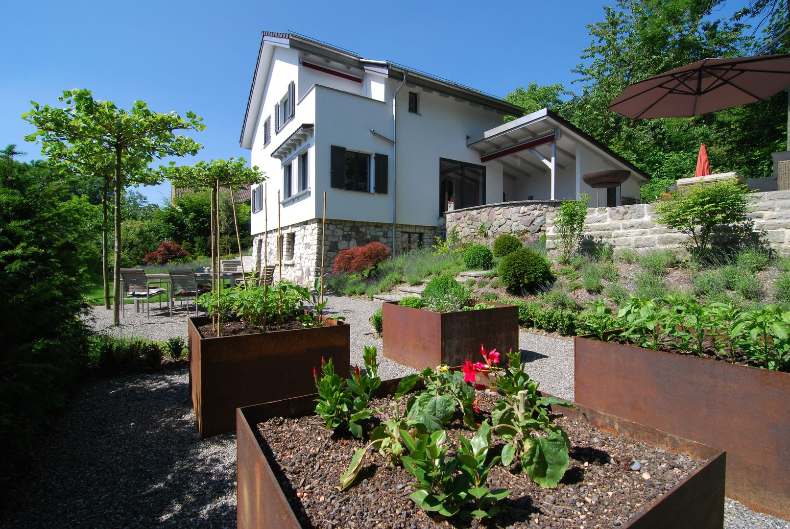 ​Ein Garten mit Geschichte, Lustenberger Schelling Landschaftsarchitektur Lustenberger Schelling Landschaftsarchitektur Modern garden