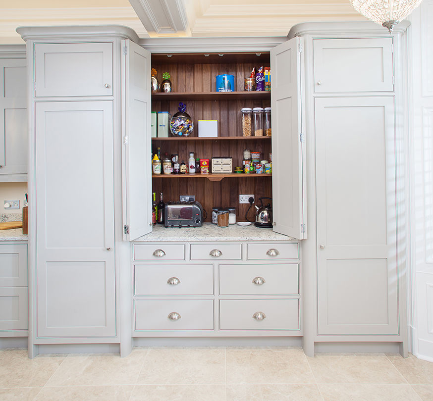 Traditional Kitchen, Sculleries of Stockbridge Sculleries of Stockbridge Classic style kitchen Storage