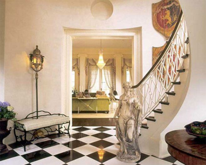 homify Classic style corridor, hallway and stairs