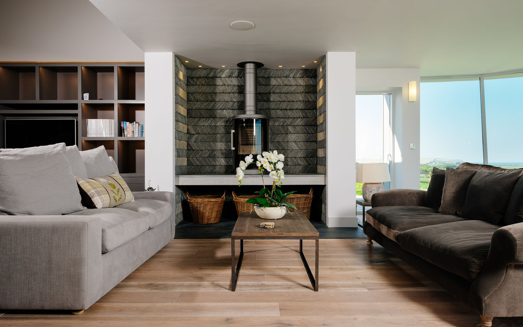 Living room Perfect Stays モダンデザインの リビング