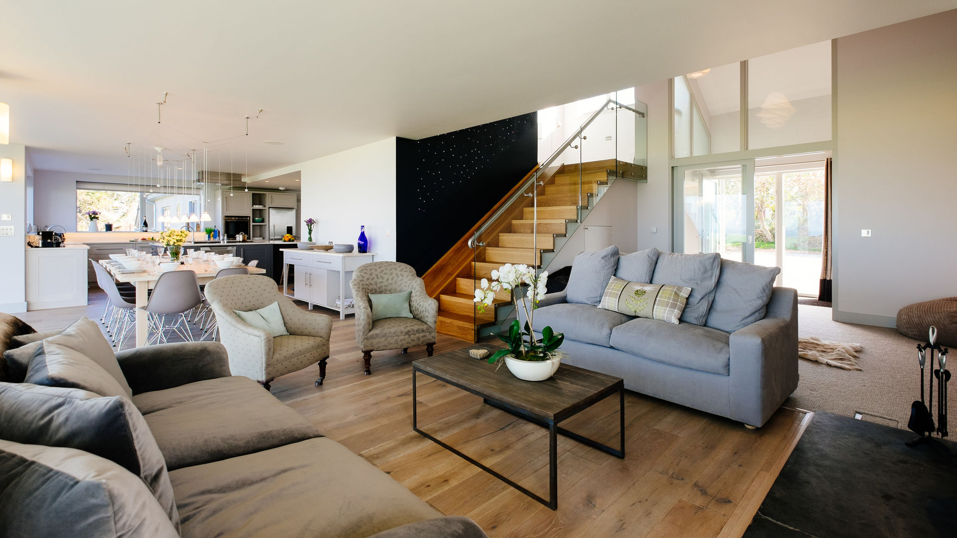 Living room Perfect Stays Livings modernos: Ideas, imágenes y decoración