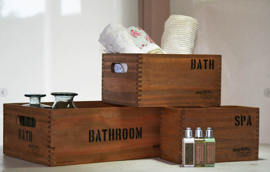 Caja de madera Bathroom Patinada Zinniadeco Baños industriales Madera Acabado en madera Accesorios y textiles