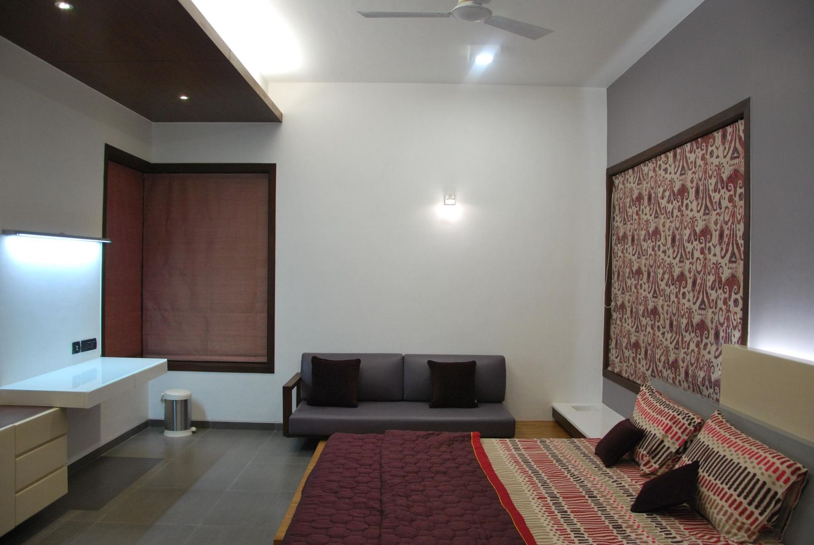 Mr. Ashwin's house, Vipul Patel Architects Vipul Patel Architects Nowoczesna sypialnia