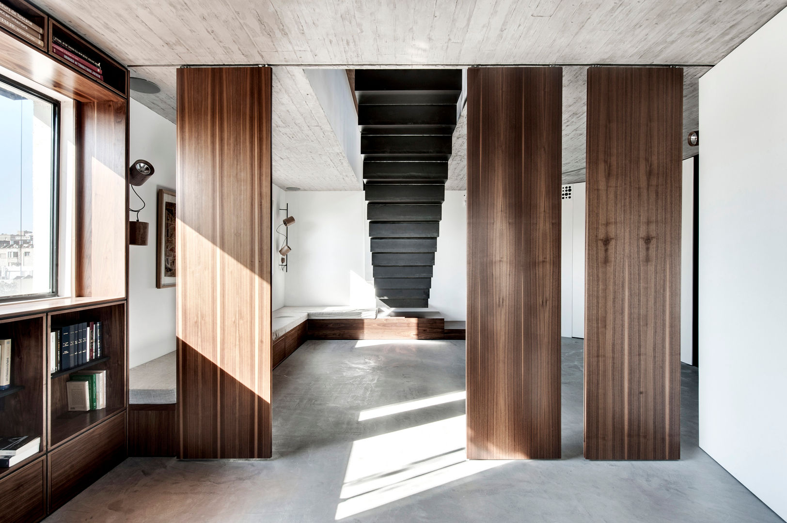 Duplex Penthouse in Tel Aviv, toledano + architects toledano + architects Minimalist Oturma Odası Ahşap Ahşap rengi