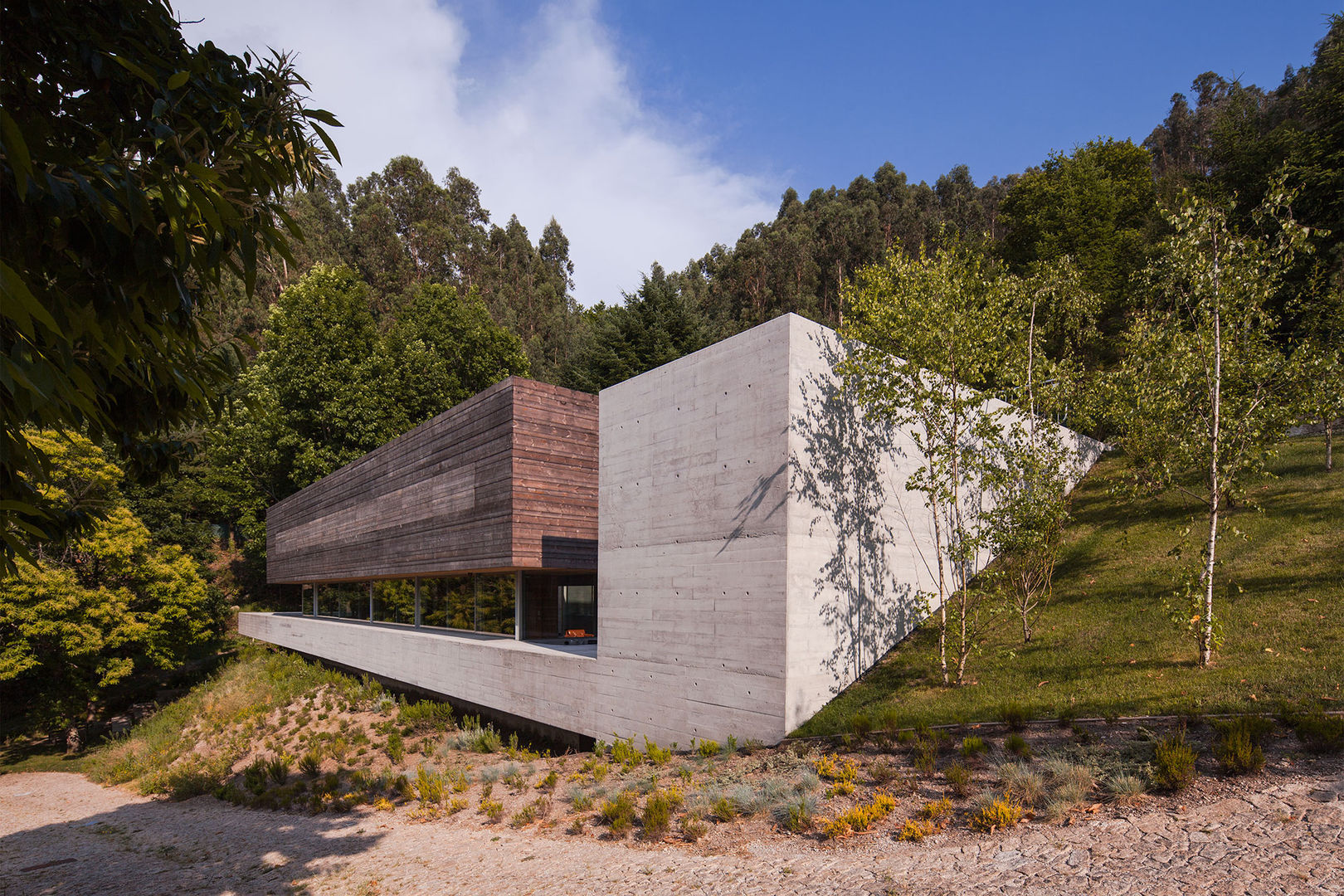 Casa do Gerês, Carvalho Araújo Carvalho Araújo Modern home Concrete