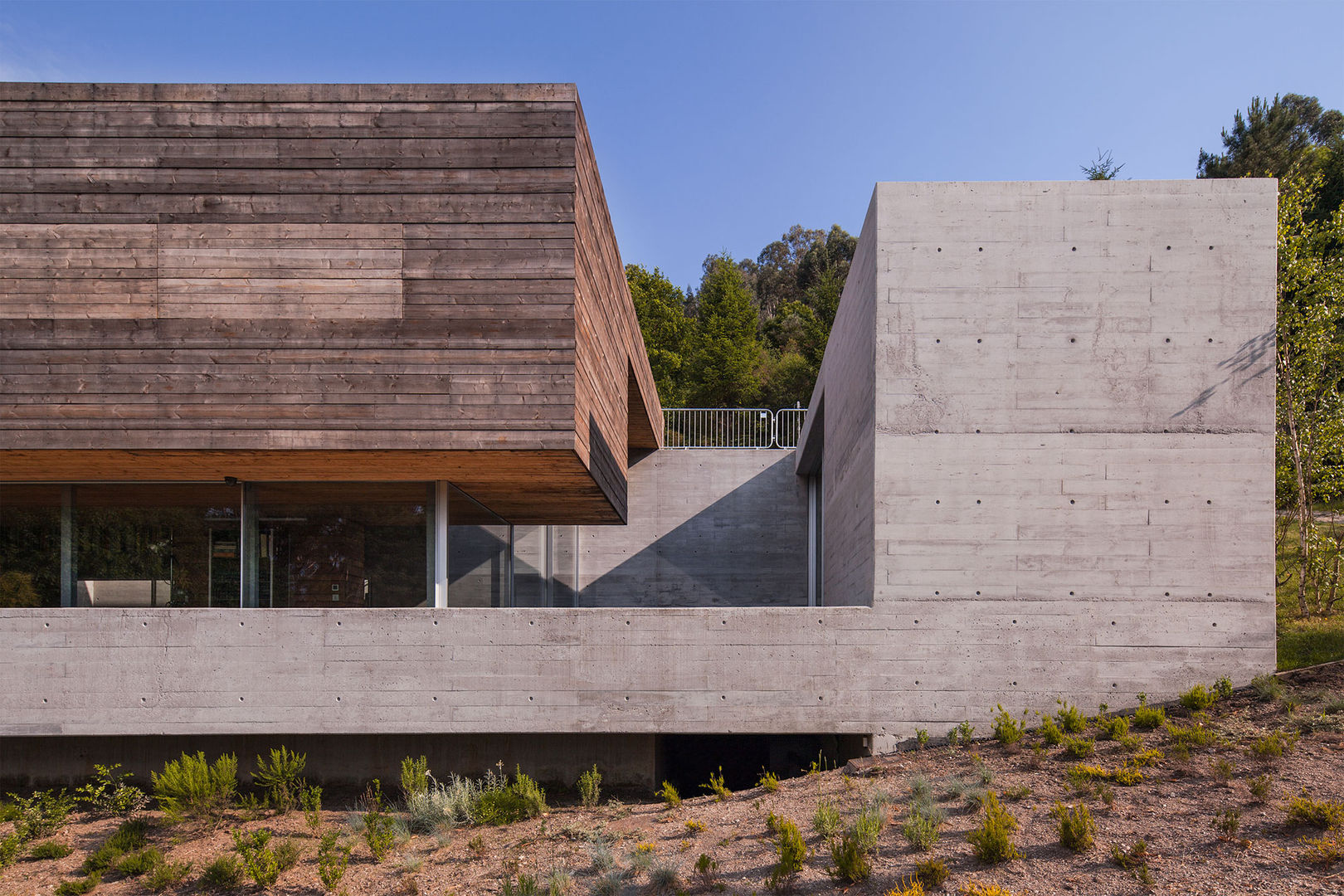 Casa do Gerês, Carvalho Araújo Carvalho Araújo Casas de estilo moderno Hormigón