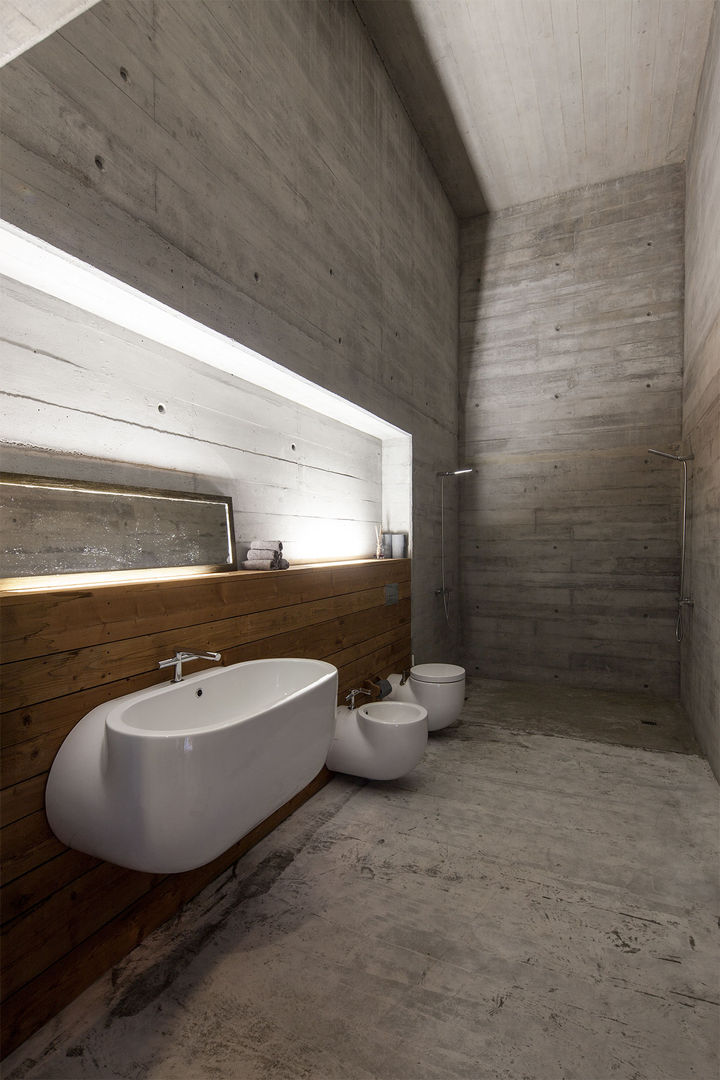 Casa do Gerês, Carvalho Araújo Carvalho Araújo Modern bathroom کنکریٹ