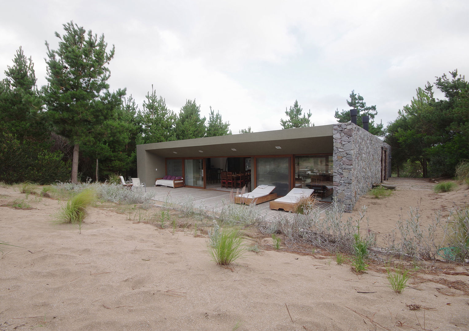 Casas de Playa - El Patio -, LUCAS MC LEAN ARQUITECTO LUCAS MC LEAN ARQUITECTO Moderne Häuser