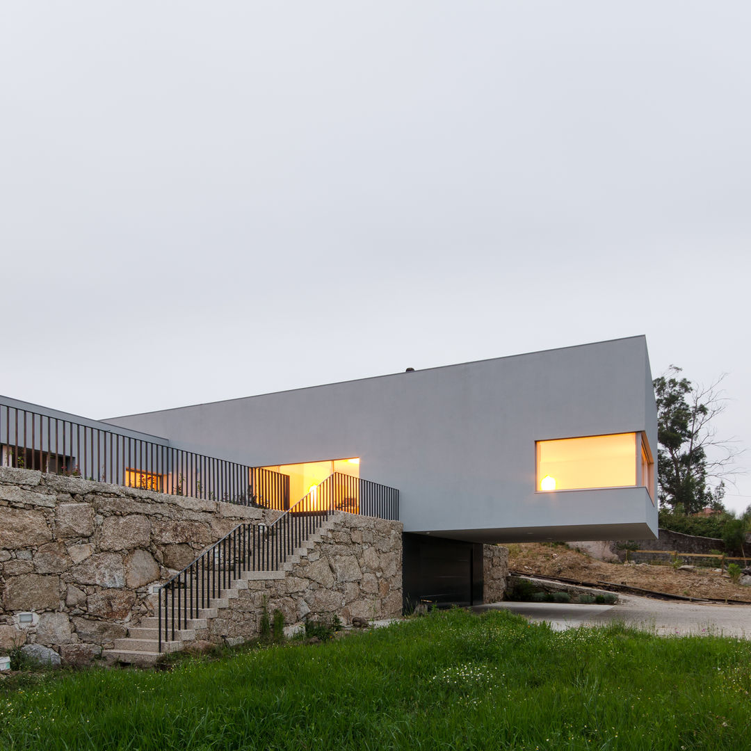 Habitação Unifamiliar Monte dos Saltos, olgafeio.arquitectura olgafeio.arquitectura Minimalist house