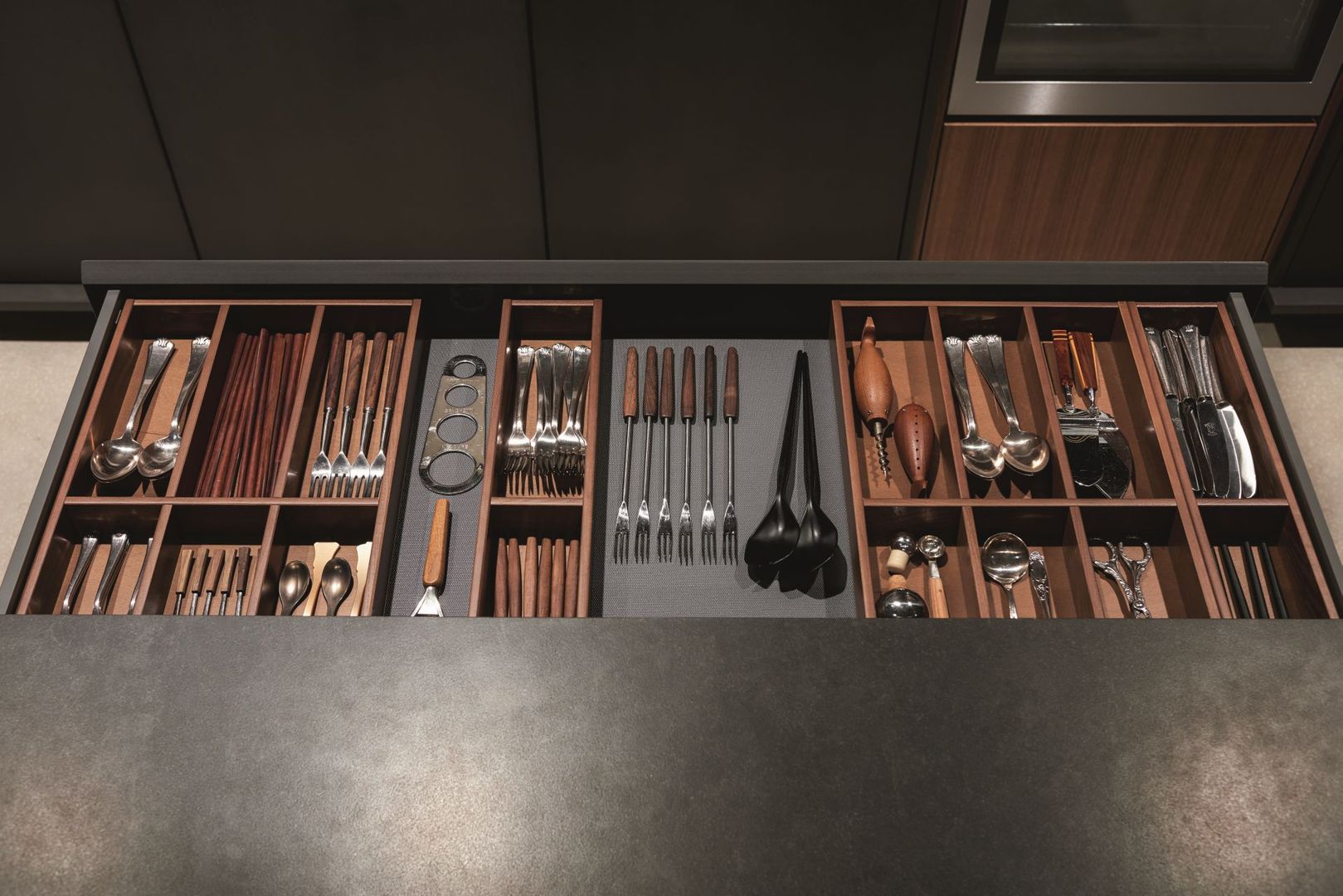 cuisine en céramique, CUISINE ESSENTIEL CUISINE ESSENTIEL Modern Kitchen Cabinets & shelves