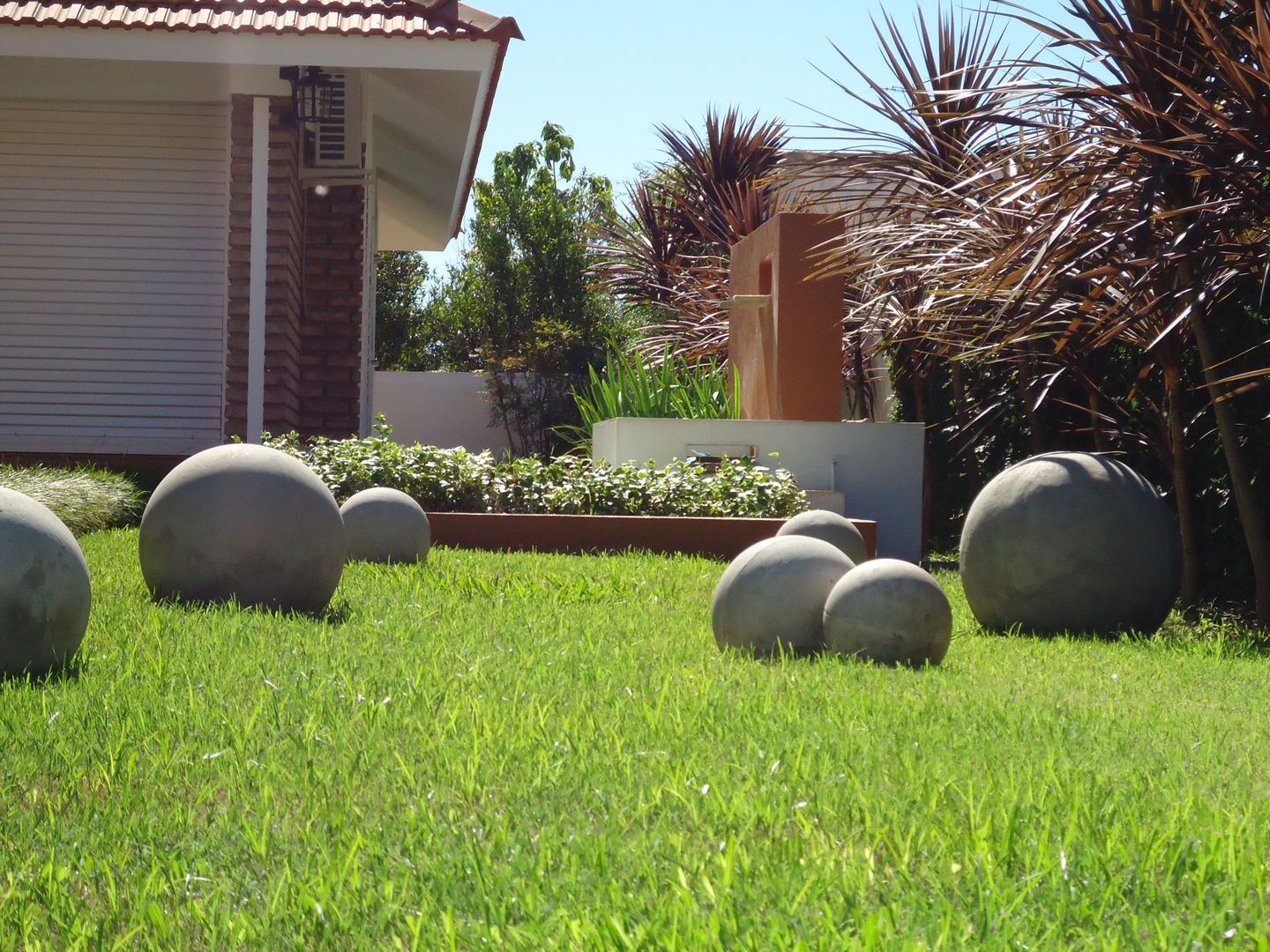 PAISAJE PARQUE VIVIENDA CHALET, milena oitana milena oitana Jardines de estilo ecléctico