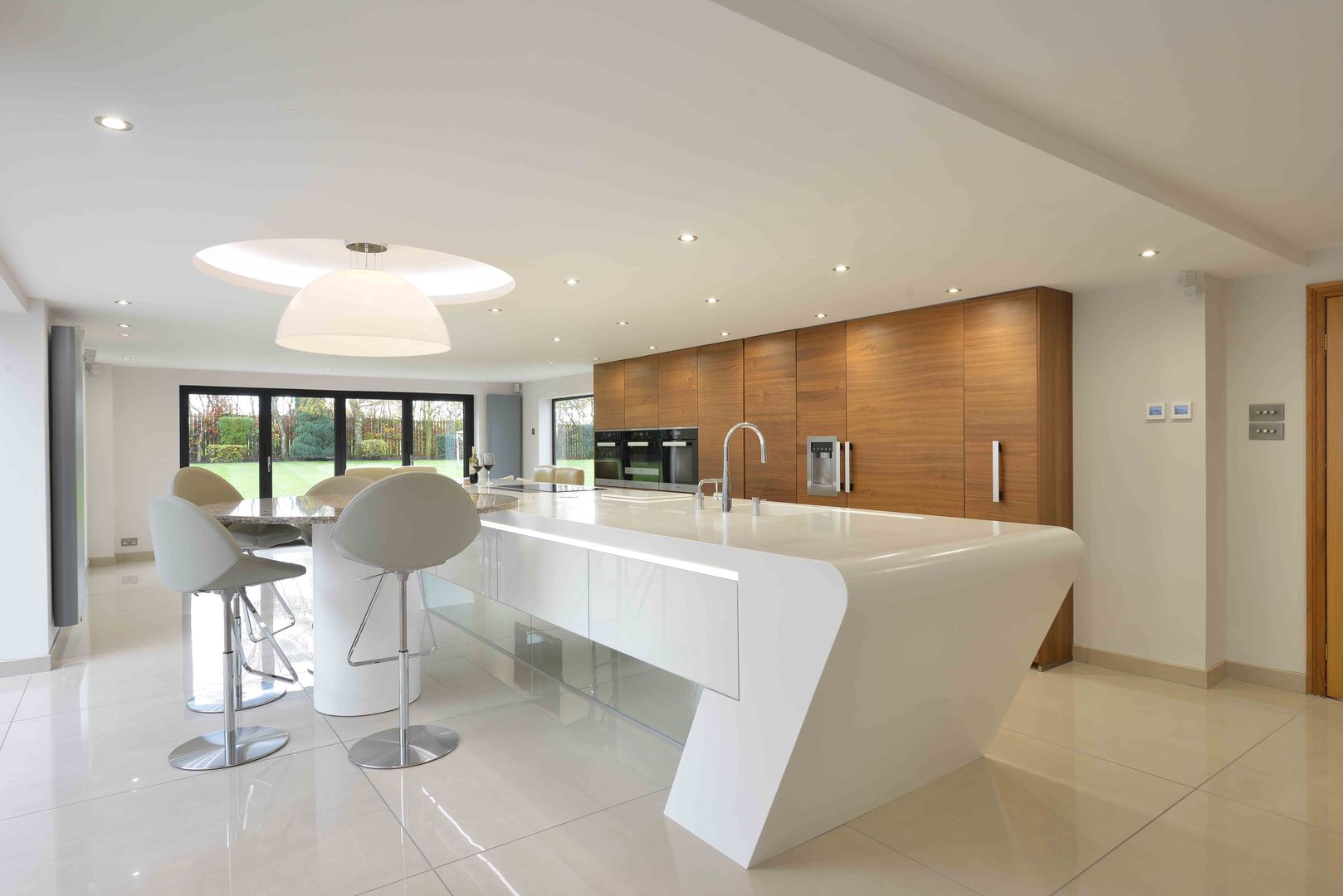 Mr & Mrs Vernon Diane Berry Kitchens Modern kitchen