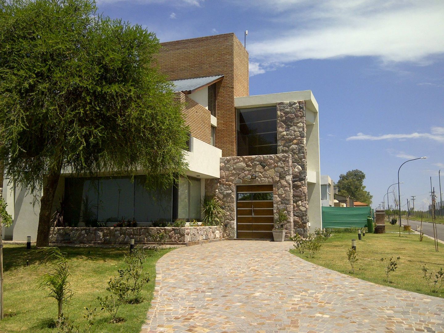RESIDENCIA FERRERO, MParq MParq Casas modernas